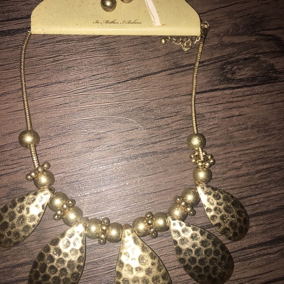 Rustic vintage Gold Statement bib necklace set - Picture 2 of 5